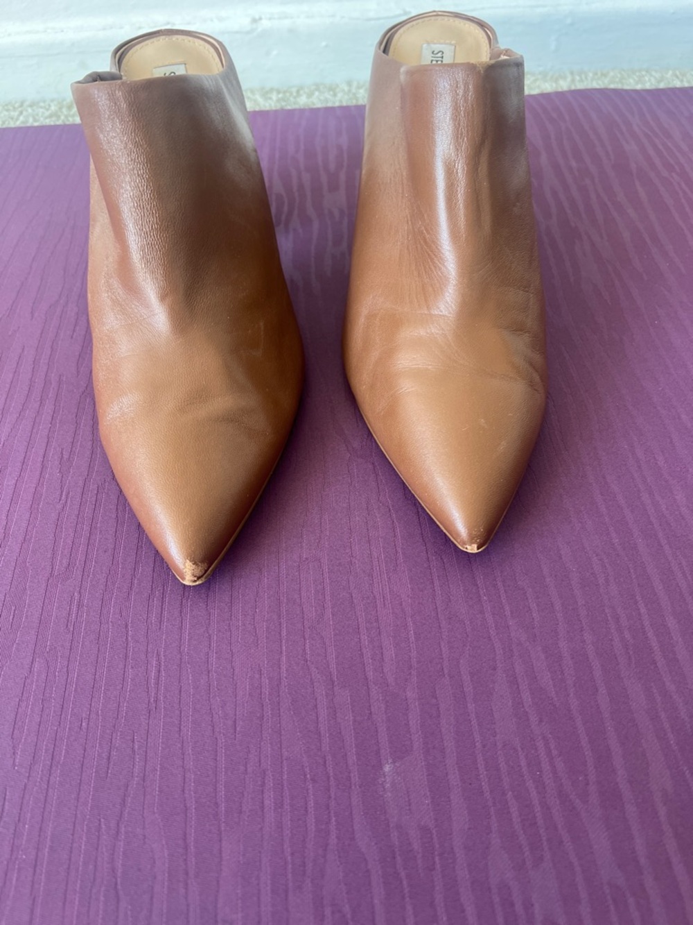 Steve Madden Tan Leather Pointed-Toe Mule Clogs - Picture 2 of 9